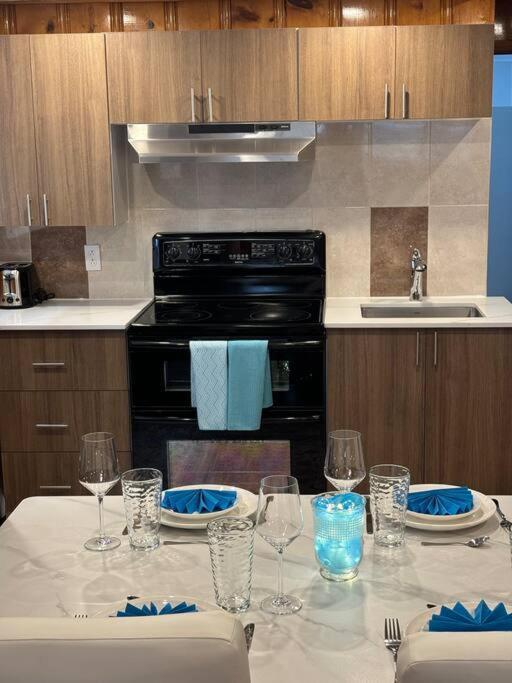 Cozy Spacious Work Friendly Lotus With Garden View High Speed Free Wi Fi And Parking Adjacent To Downtown Montréal Dış mekan fotoğraf